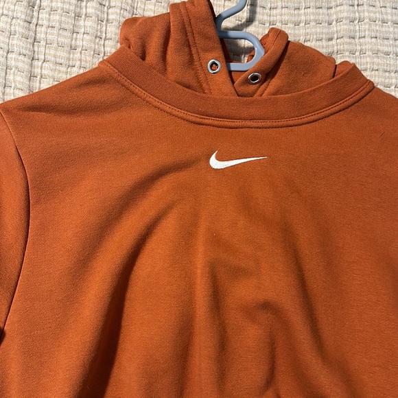 Orange cropped Nike Swweatshirt - Picture 2 of 4